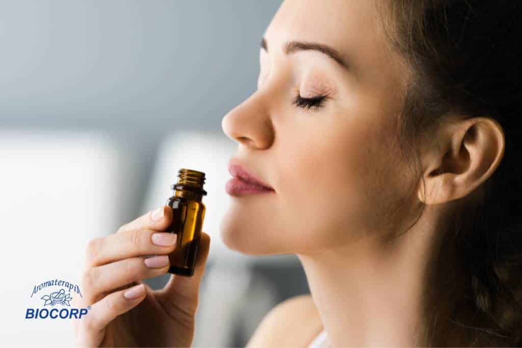 5 Aceites esenciales recomendados para el dolor de cabeza y migrañas
