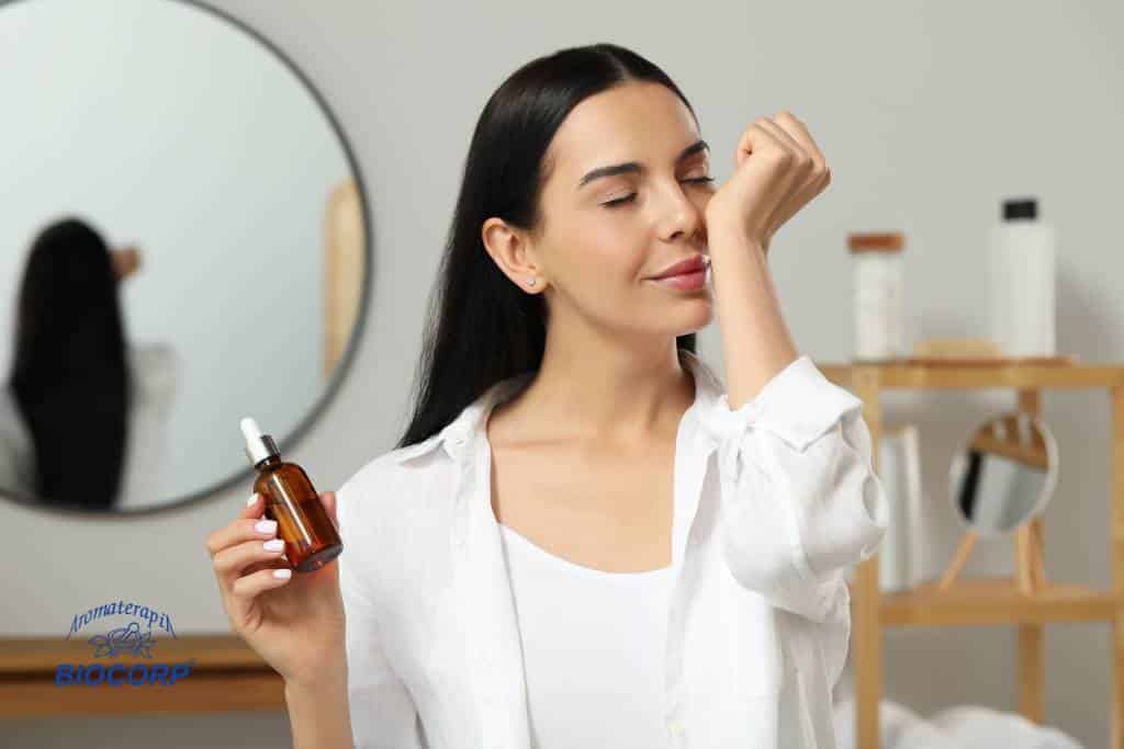 Formas de aplicar aceite esencial para el dolor de cabeza durante un ataque de migraña