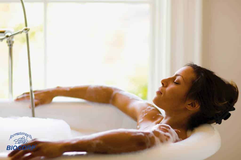 Rutinas relajantes con aromaterapia y cuidados personales