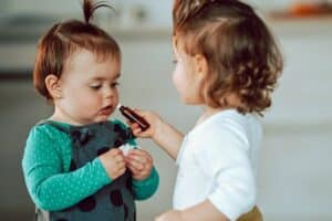 Aceites esenciales en niños: cómo usarlos con seguridad y conciencia