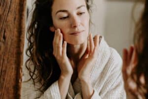 Aceites Esenciales para el Cuidado de la Piel: Beneficios y Usos