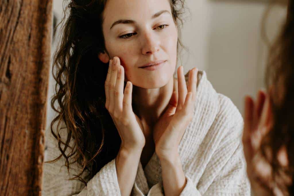 Aceites Esenciales para el Cuidado de la Piel: Beneficios y Usos
