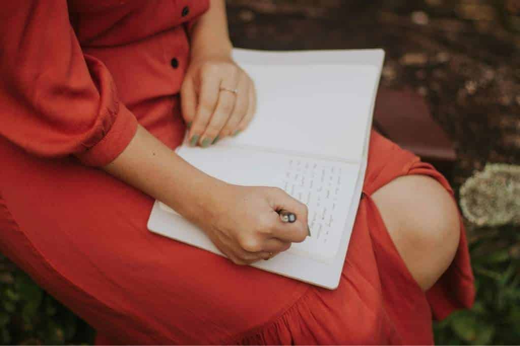 Aromaterapia para journaling diario: un ritual para escribir, sentir y ordenar tu interior