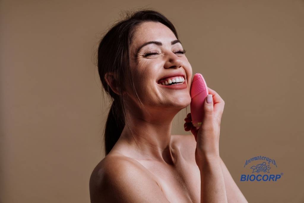 Consejos para obtener resultados más visibles con yoga facial con aceites esenciales