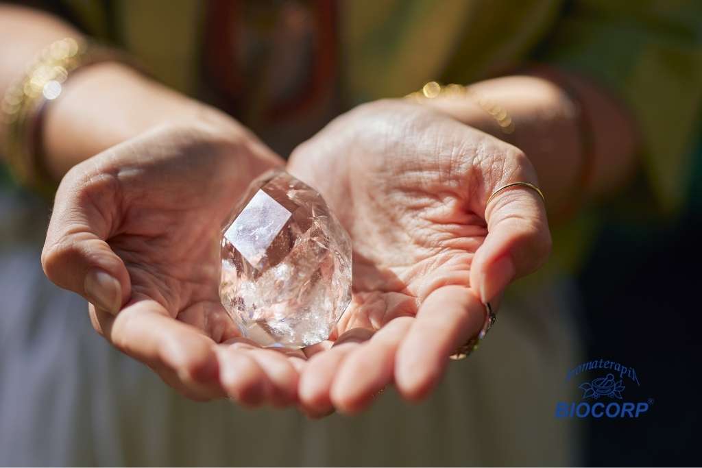 Aceites esenciales ideales para armonizar tus cristales