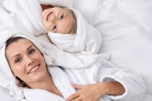 Guía paso a paso: Crea un ritual de Spa en casa para mamá con aromaterapia Biocorp