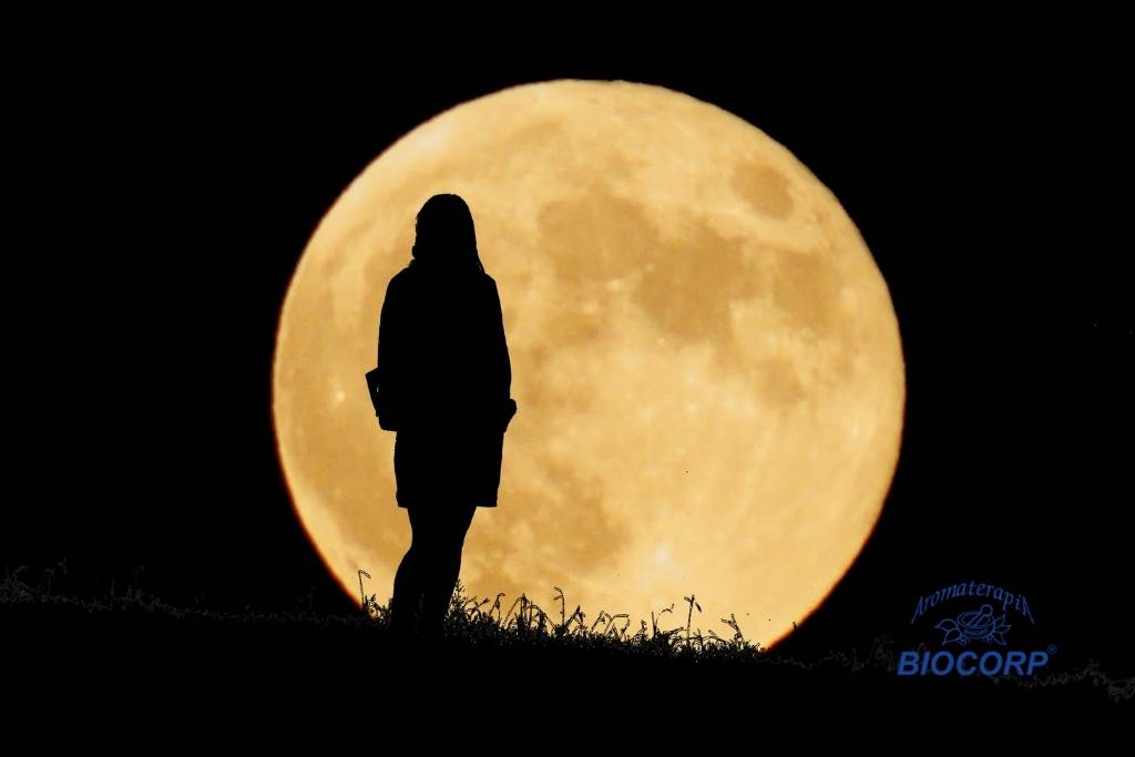 ¿Cómo aprovechar la Luna Llena con aceites esenciales?