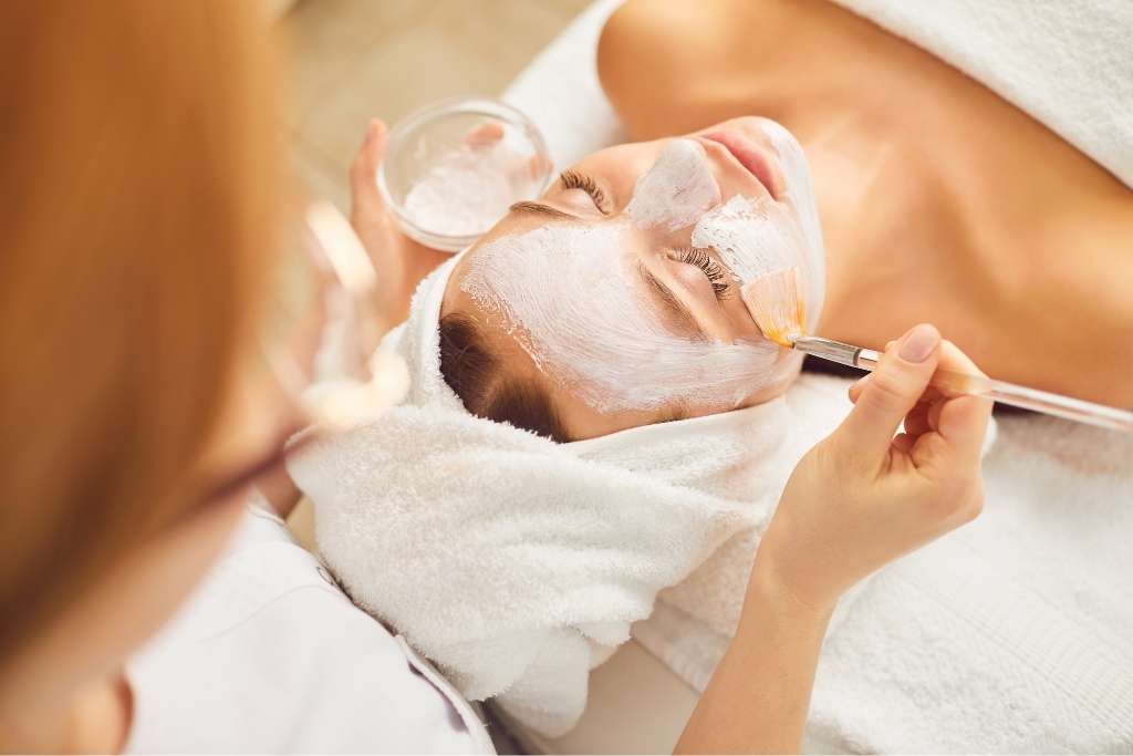 Mascarillas naturales para cabina: transforma cada protocolo en un ritual de Slow Beauty
