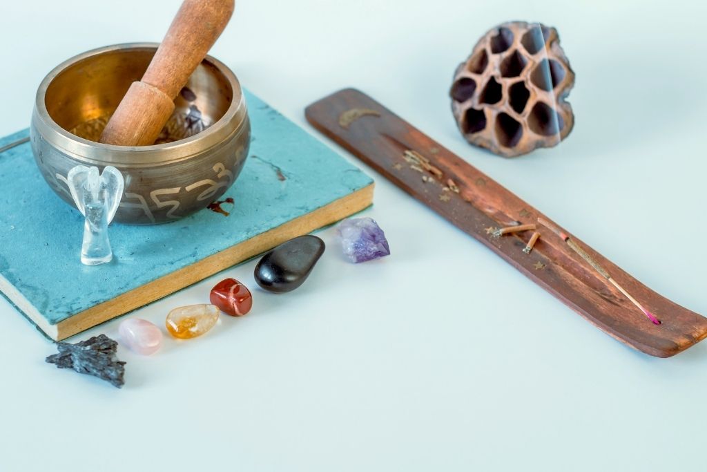Altar terapéutico: cómo crear un espacio sensorial con aromas, colores y elementos naturales