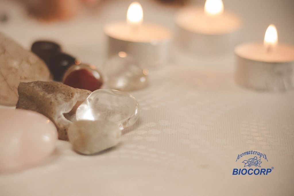 ¿Cómo combinar velas, cuarzos y elementos naturales?